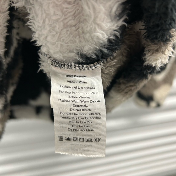 Eddie Bauer Plush Quarter Zip Camo Print Black, Brown & White, Size Medium - Picture 8 of 10